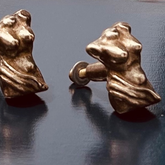 4 Antique Romanesque Female Busts Solid Brass 1.5 x 1 x 1.5" Drawer Knobs - Rare - Picture 7 of 7